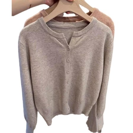 Женский кардиган из мягкой шерсти с V-образным вырезом изображение