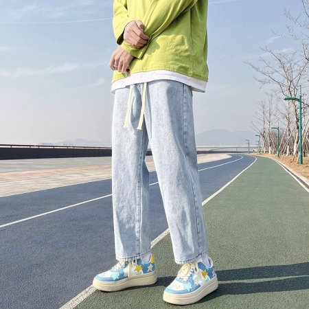 Летние мужские джинсы с разрывами и прямыми штанинами фото