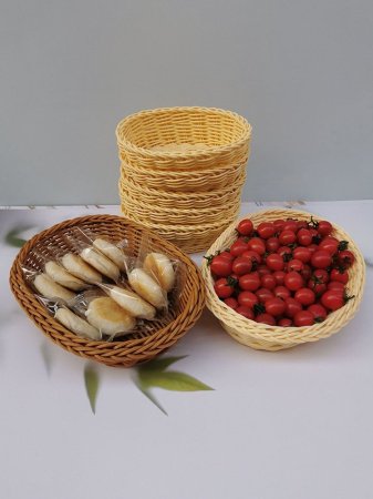 Фруктовая корзина овальной формы фотография