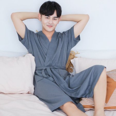 Халат для ванной комнаты с рисунком в клетку изображение