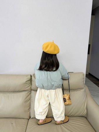 Детская зимняя куртка с утиной пуховой подкладкой фотография