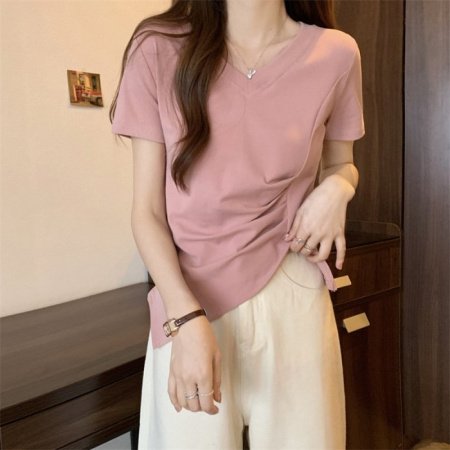 Футболка с коротким рукавом V-образным вырезом фотография