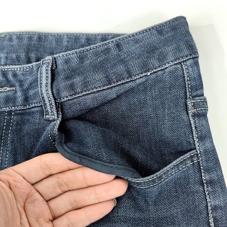 Мужские джинсы осенние премиум фото