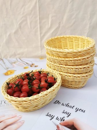 Фруктовая корзина овальной формы фотография