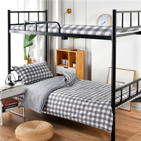 Одеяло для спальни в университетском общежитии фотография