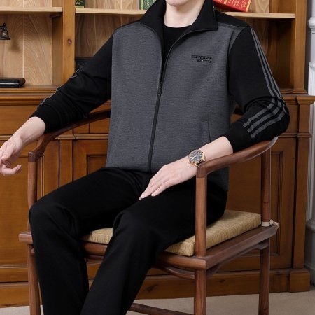 Мужской спортивный костюм для среднего возраста фотография