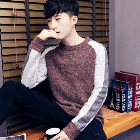 Мужской свитер с высоким воротником изображение