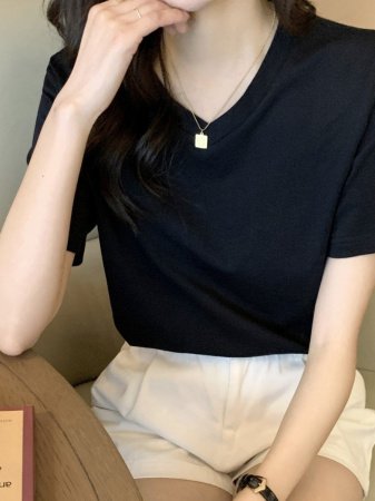 Женская футболка V-образный вырез белая 2024 лето фото