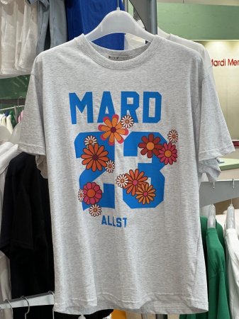 Футболка с коротким рукавом и принтом маленькой собачки фотография