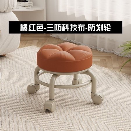 Маленький стул на колесиках для дома и детей фото