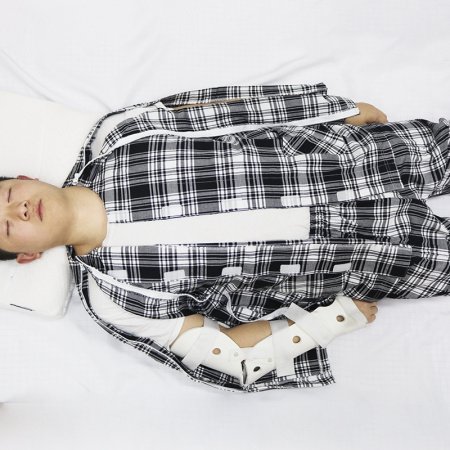 Мужской комбинезон с легким доступом для пациентов с переломами фото