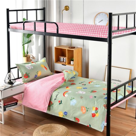 Одеяло для спальни в университетском общежитии фотография