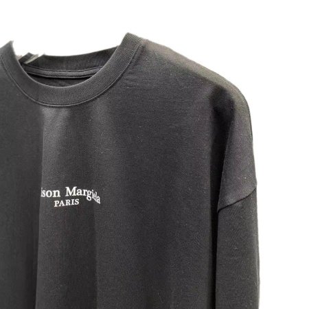 Футболка с длинным рукавом Maison Margiela MM6 с круглым вырезом и принтом букв фотография