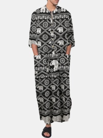 Мужская длинная роба с национальным принтом фотография