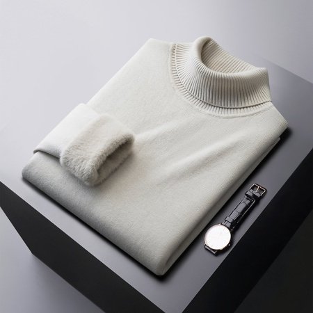 Мужской свитер с полувысоким воротником и флисом для зимы фотография