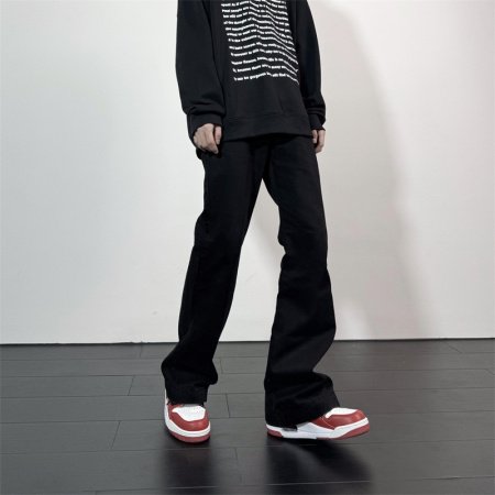 Джинсы с прямым кроем и потертостями фото