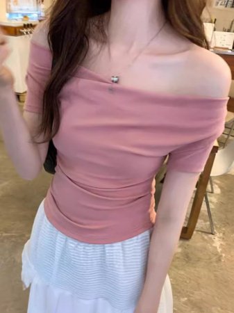 Женская футболка с коротким рукавом фотография