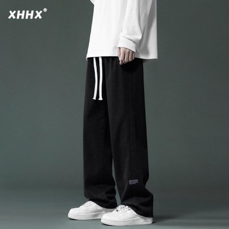 Мужские джинсы весенне-летней коллекции 2023 изображение