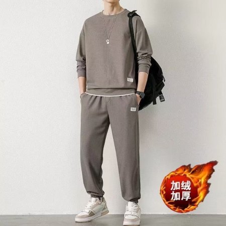 Мужской костюм для досуга осенне-зимний с широкими свободными длинными рукавами и длинными брюками фото