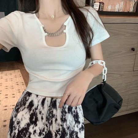 Футболка Черная с острым дизайном фото