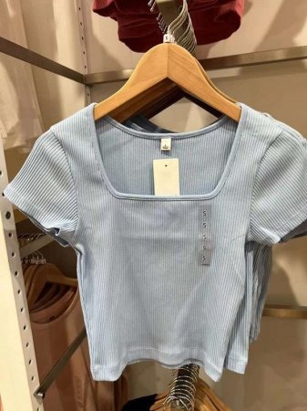 Летняя футболка с короткими рукавами изображение