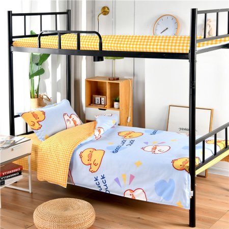 Одеяло для спальни в университетском общежитии фотография