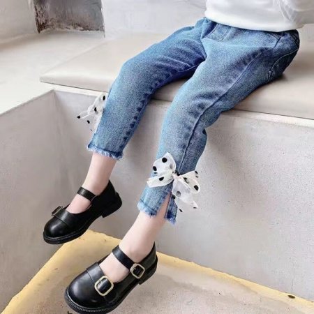 Детские джинсы с бабочкой изображение