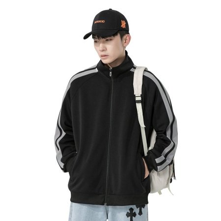 Весенняя куртка с молнией и стойкой фотография