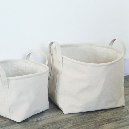 Желтая корзина для белья и вещей из хлопково-ленной ткани фотография