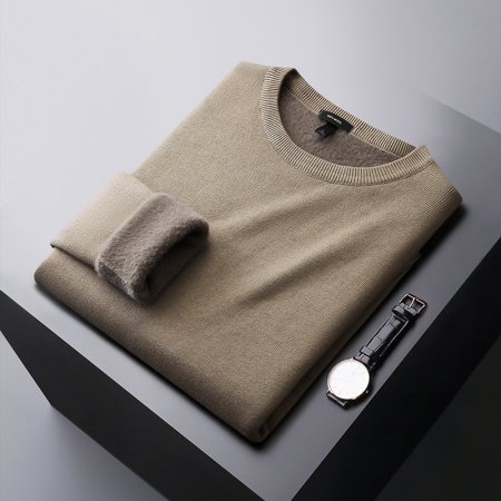 Мужской свитер с полувысоким воротником и флисом для зимы фотография