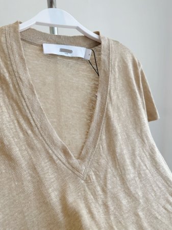 Футболка из льна с коротким рукавом и V-образным вырезом фото