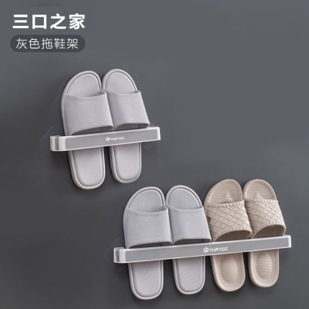 Полка для ванной комнаты и тапочки фото