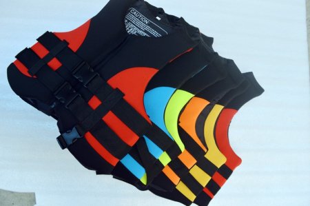 Спасательный жилет для взрослых и детей изображение