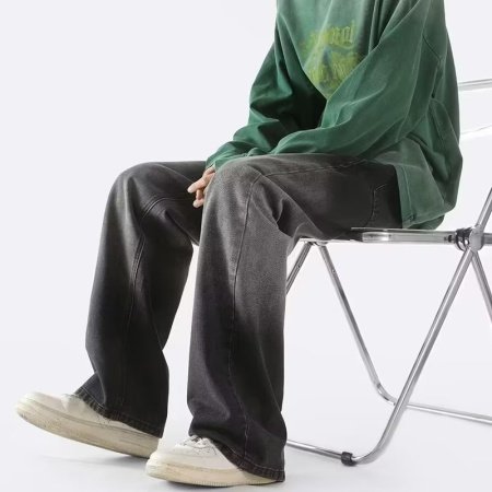 Мужские джинсы весенне-летней коллекции 2023 изображение