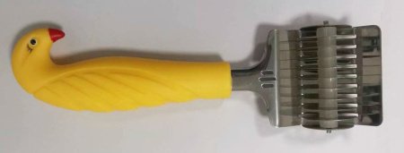 Нож для резки лапши с желтой пластмассовой ручкой MH-XN21 / К144 / B24.3 детальное фото