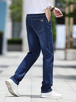 Мужские джинсы прямого кроя с карманами фото
