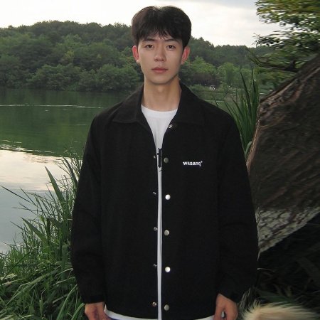 Мужская весенняя куртка-бомбер из джинсовой ткани фото