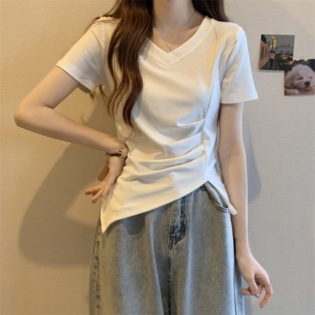 Футболка с коротким рукавом V-образным вырезом фотография