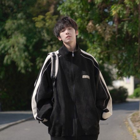 Мужская куртка с высоким воротником и принтом букв в стиле весна-осень фотография