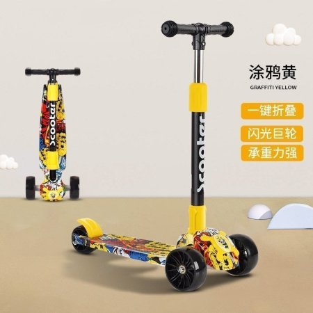 Детский трехколесный самокат фотография