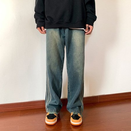 Мужские джинсы в стиле хайстрит с американскими мотивами фотография