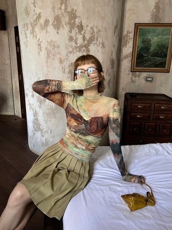 Женская футболка с длинным рукавом и уникальным дизайном изображение