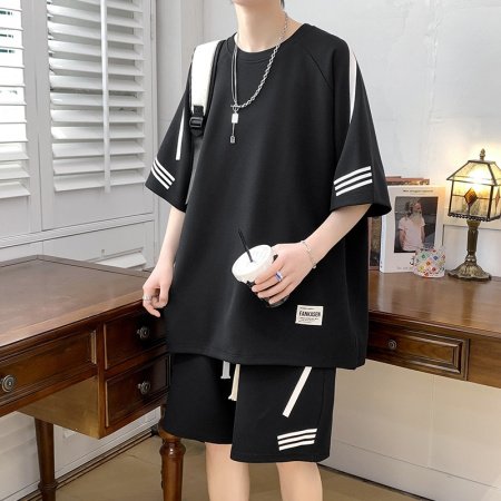 Мужской летний спортивный костюм изображение