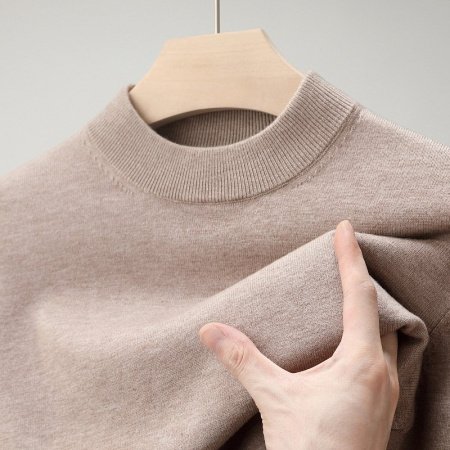 Мужской свитер с высоким воротником изображение