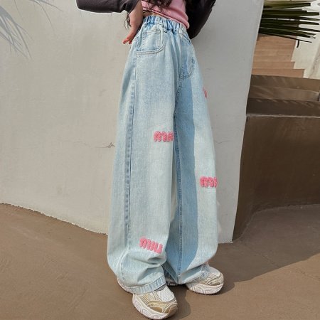 Джинсы для девочек весна 2024 фотография