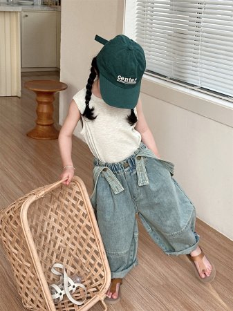 Детские джинсовые брюки с лямками изображение