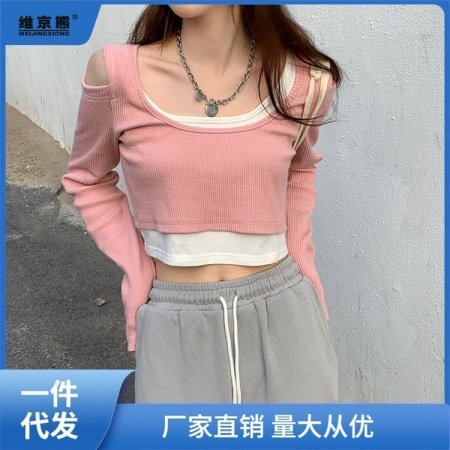 Длинная футболка с длинным рукавом фотография