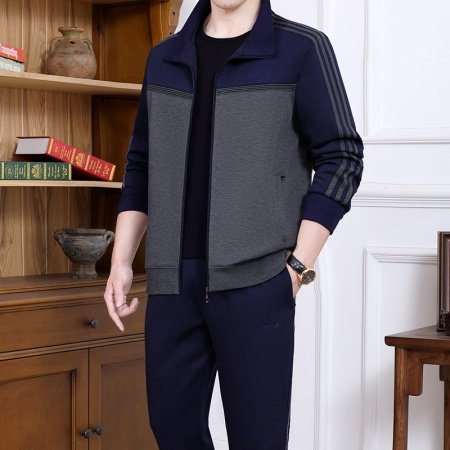 Мужской спортивный костюм для среднего возраста фотография