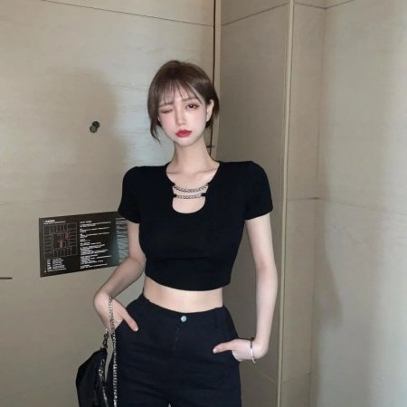 Футболка Черная с острым дизайном фото