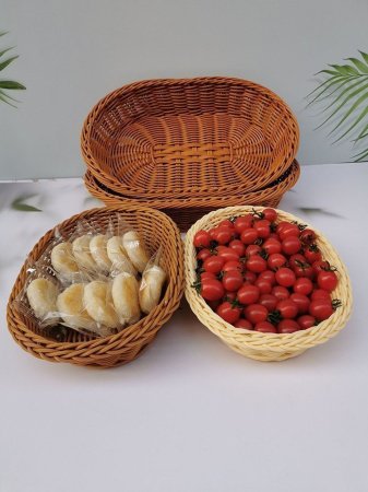 Фруктовая корзина овальной формы фотография